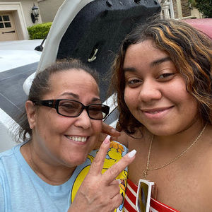 Meet your Posher, Yolanda